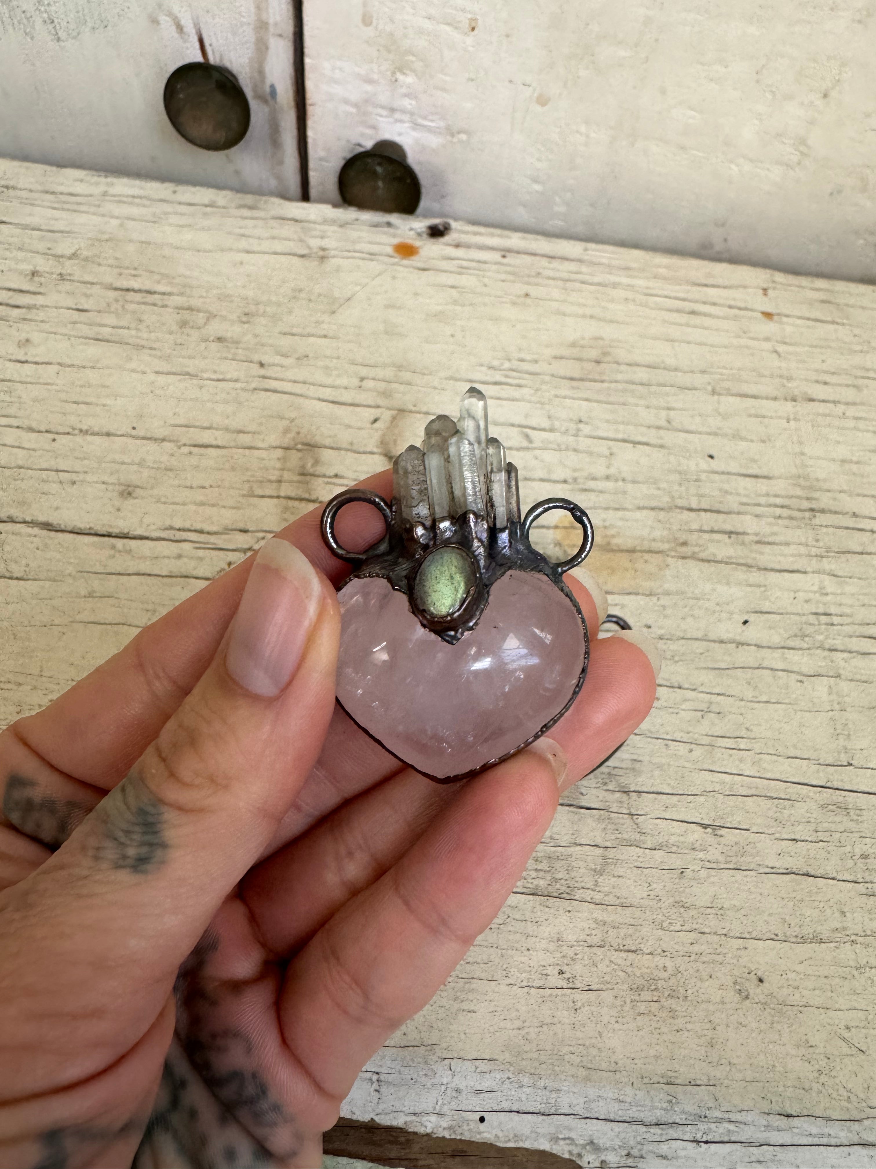 Rose Quartz Crystal Castle Heart (med puff)