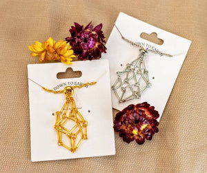 Adjustable Metal Crystal Necklace Holder: Gold