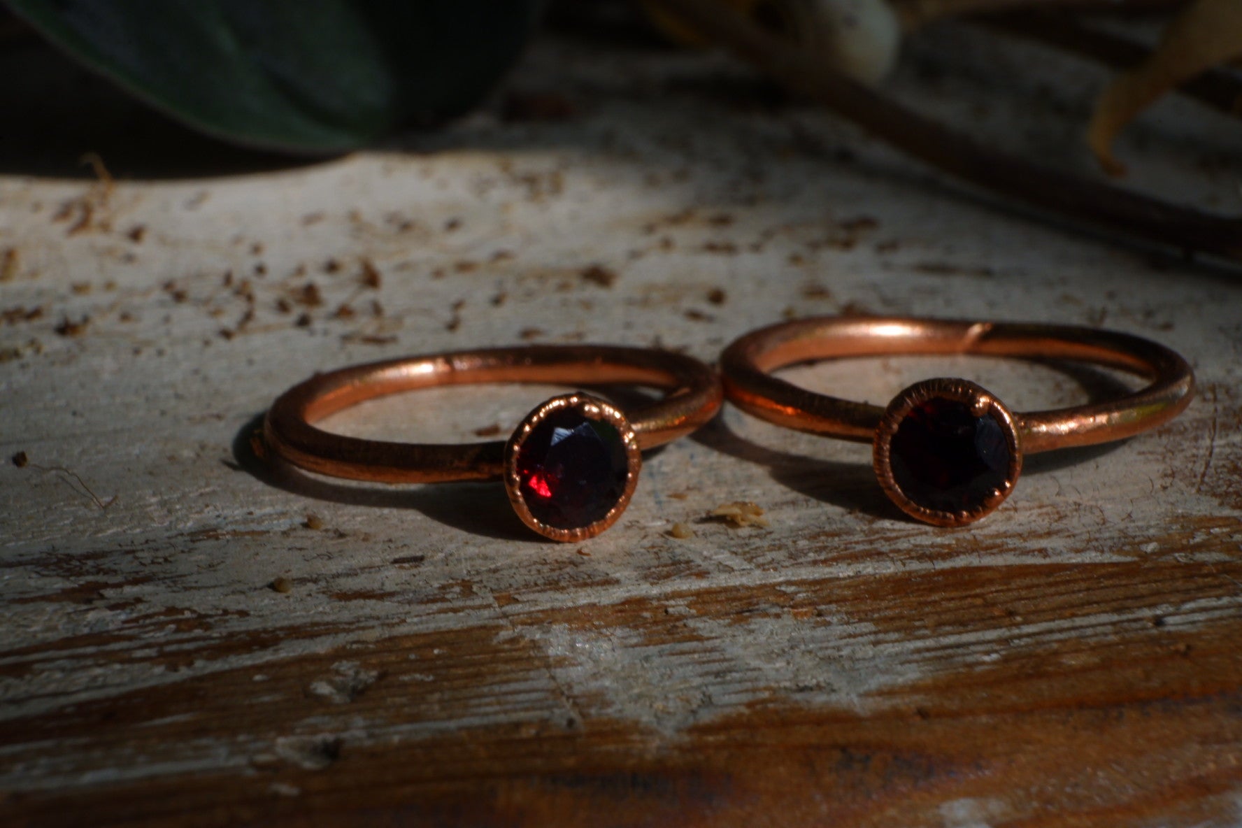 GARNET ROUND RING Faceted